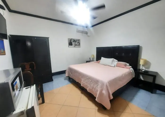 Hotel Garcias Suites, Linares